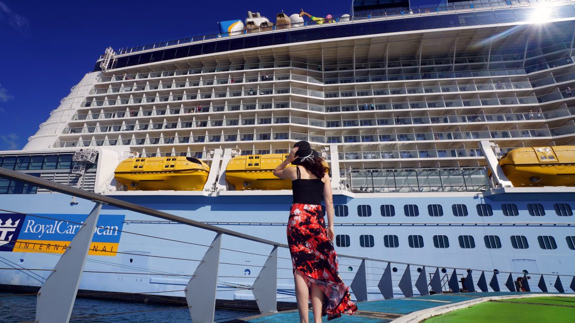 woman-looking-at-a-cruise-ship